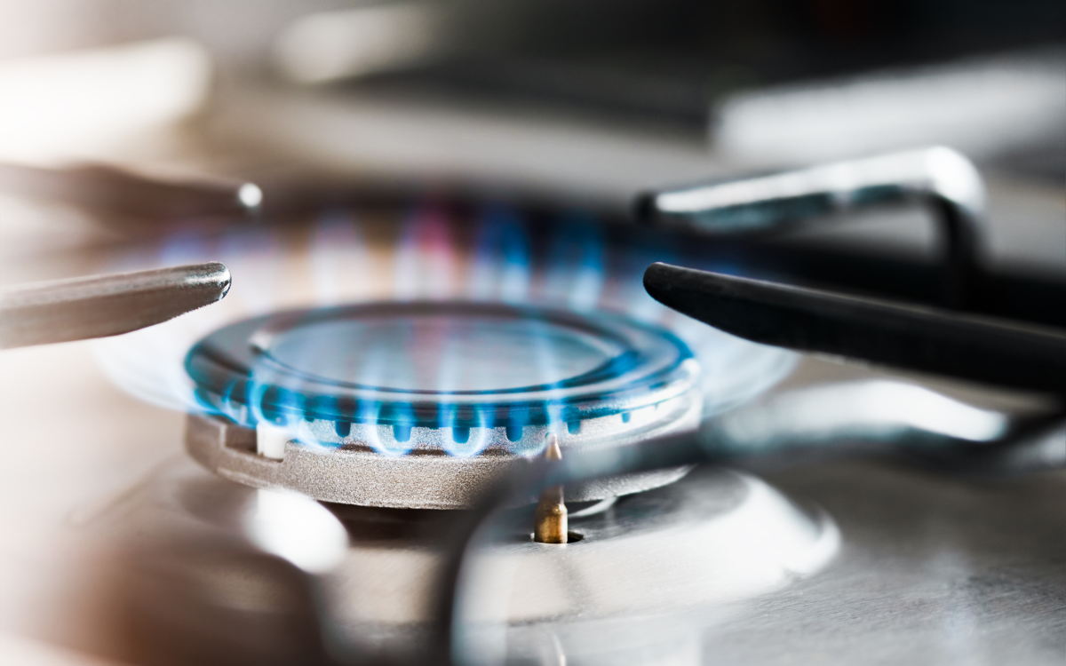 5. Dùng bếp tiết kiệm nhiên liệu